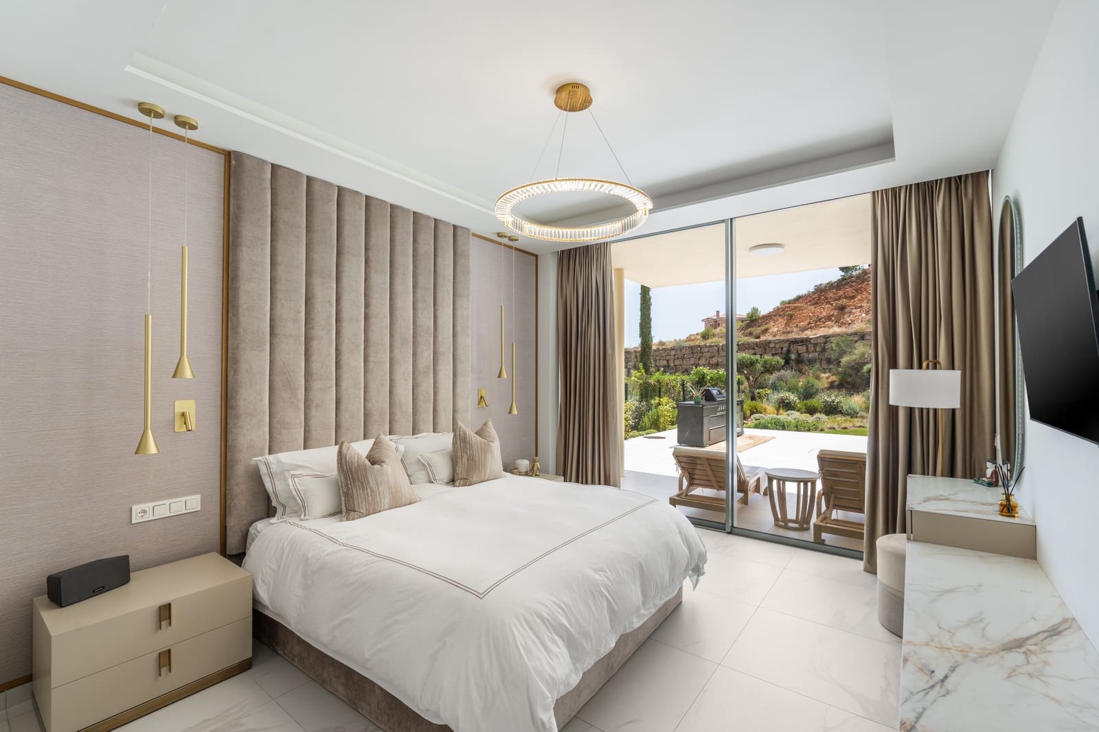 3 bedroom Apartment for sale in Mijas Costa with pool garage - € 1,450,000 (Ref: 9848594)
