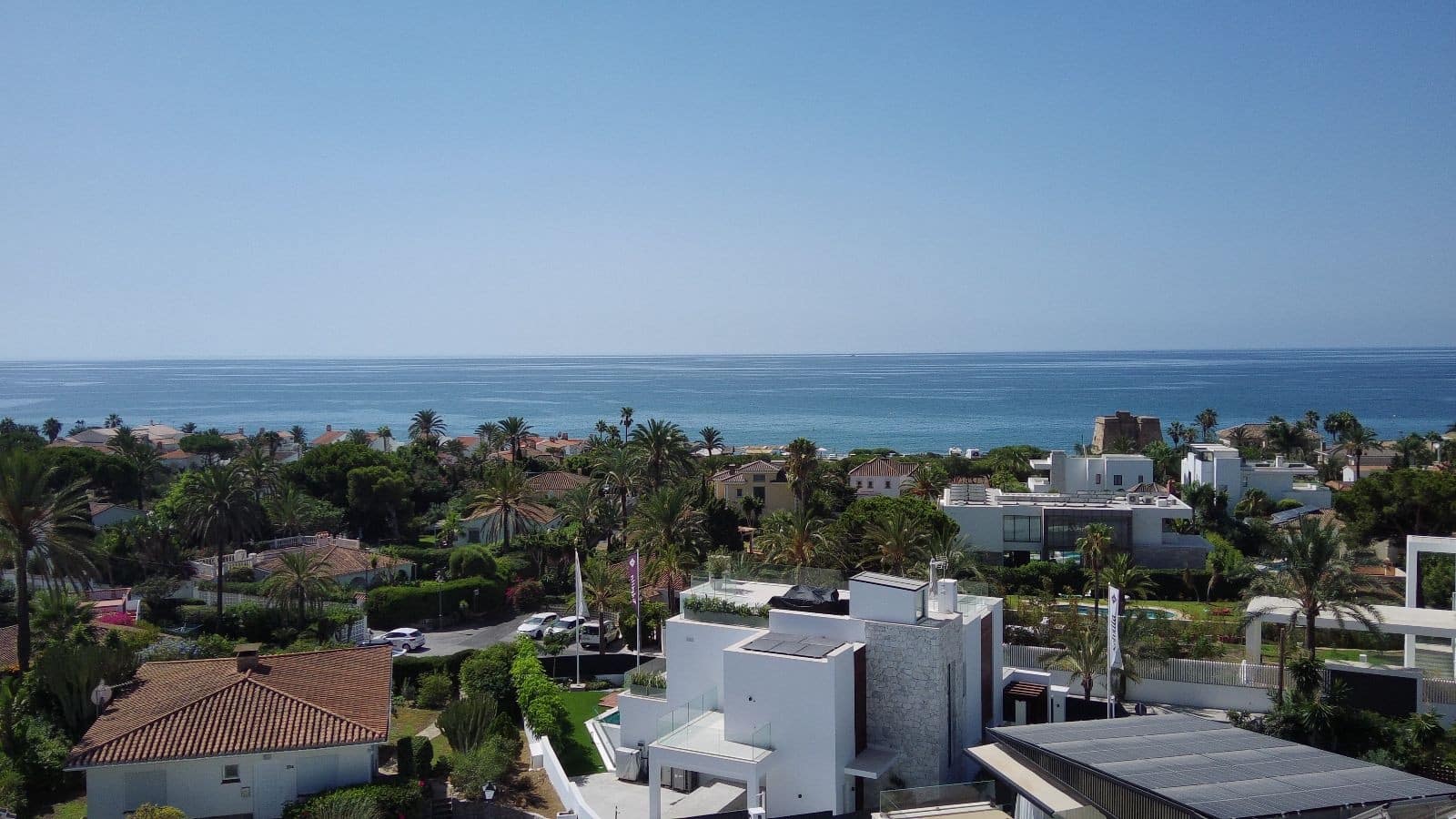 5 bedroom Villa for sale in Marbella with pool garage - € 3,690,000 (Ref: 9848595)