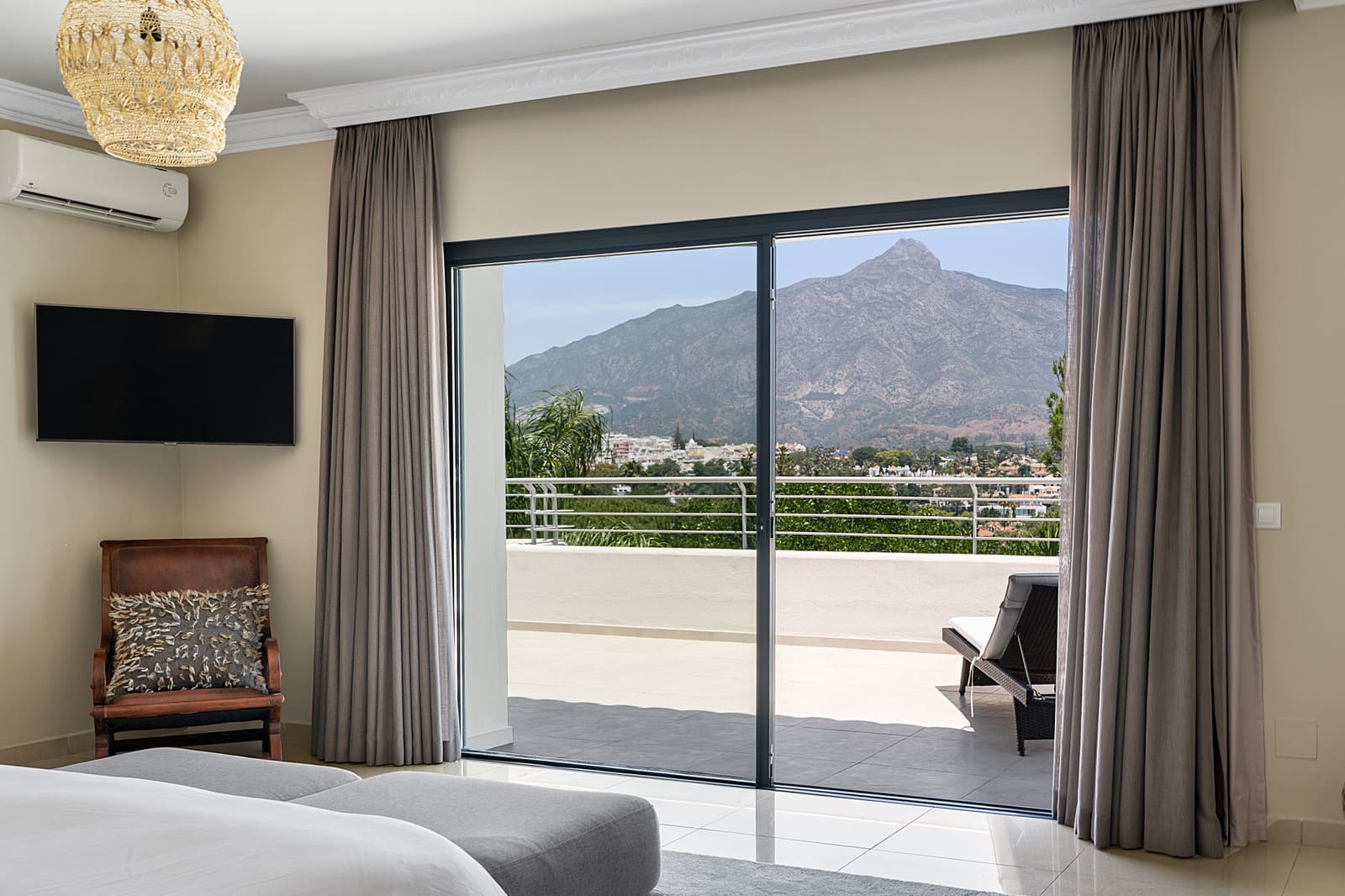 4 quarto Moradia para venda em Marbella com piscina garagem - 3 250 000 € (Ref: 9848596)