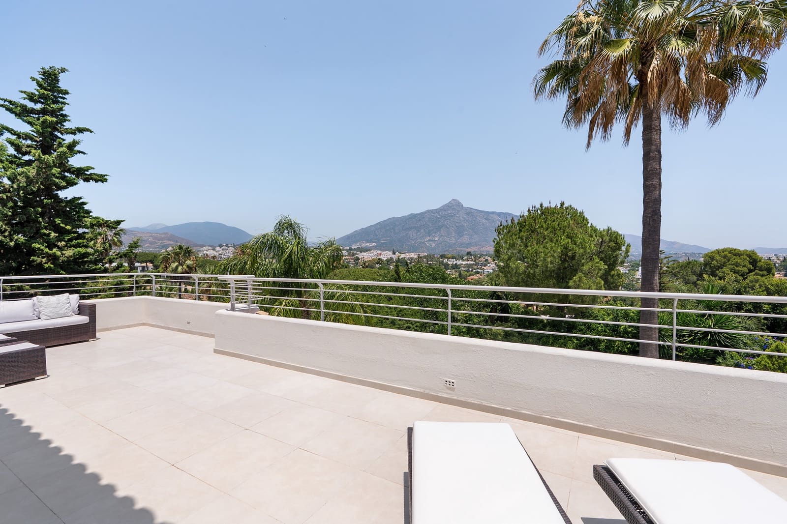 4 quarto Moradia para venda em Marbella com piscina garagem - 3 250 000 € (Ref: 9848596)