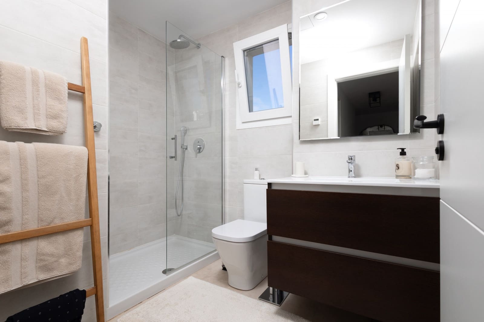 4 soveværelse Semi-Rækkehus til salg i El Chaparral med swimmingpool garage - € 849.000 (Ref: 9848597)