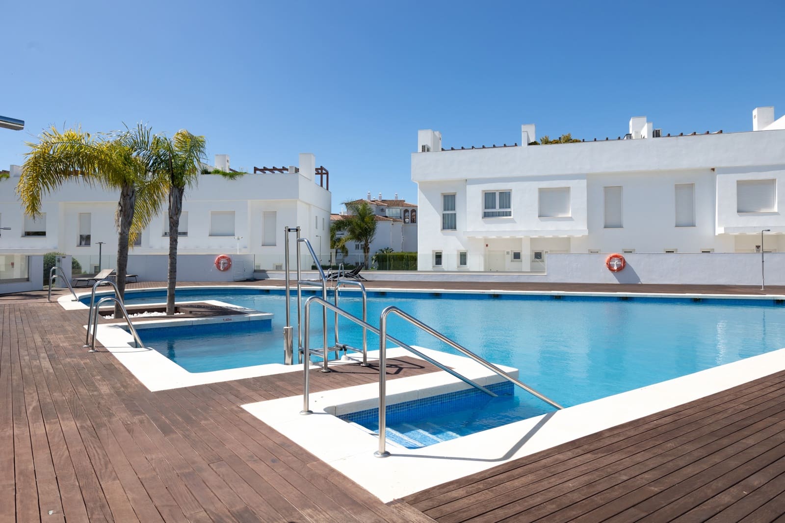 4 soveværelse Semi-Rækkehus til salg i El Chaparral med swimmingpool garage - € 849.000 (Ref: 9848597)