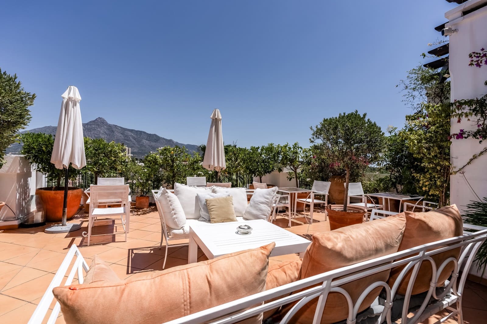 3 soveværelse Penthouse til salg i Nueva Andalucia med swimmingpool garage - € 1.750.000 (Ref: 9848605)