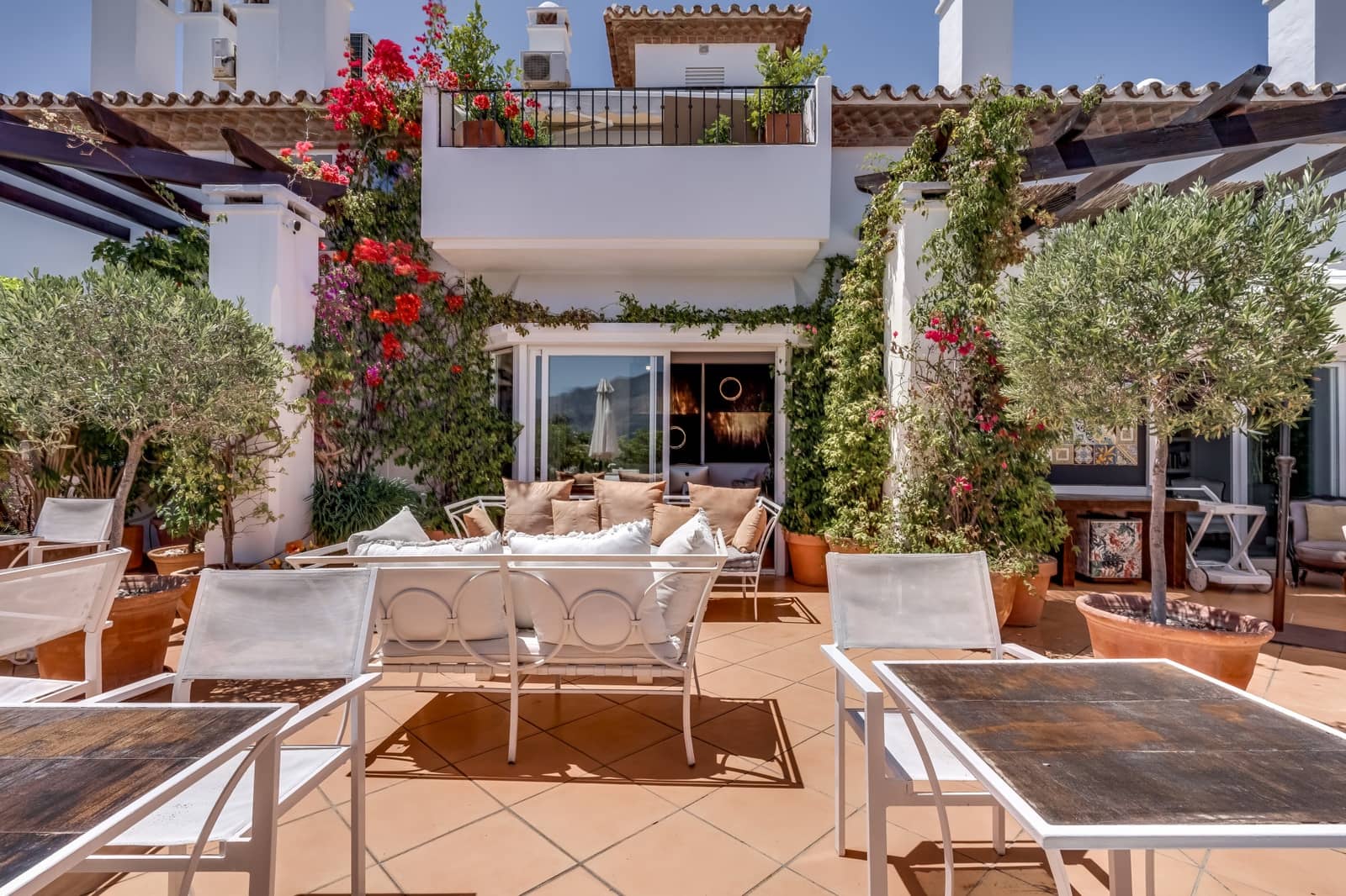 3 soveværelse Penthouse til salg i Nueva Andalucia med swimmingpool garage - € 1.750.000 (Ref: 9848605)
