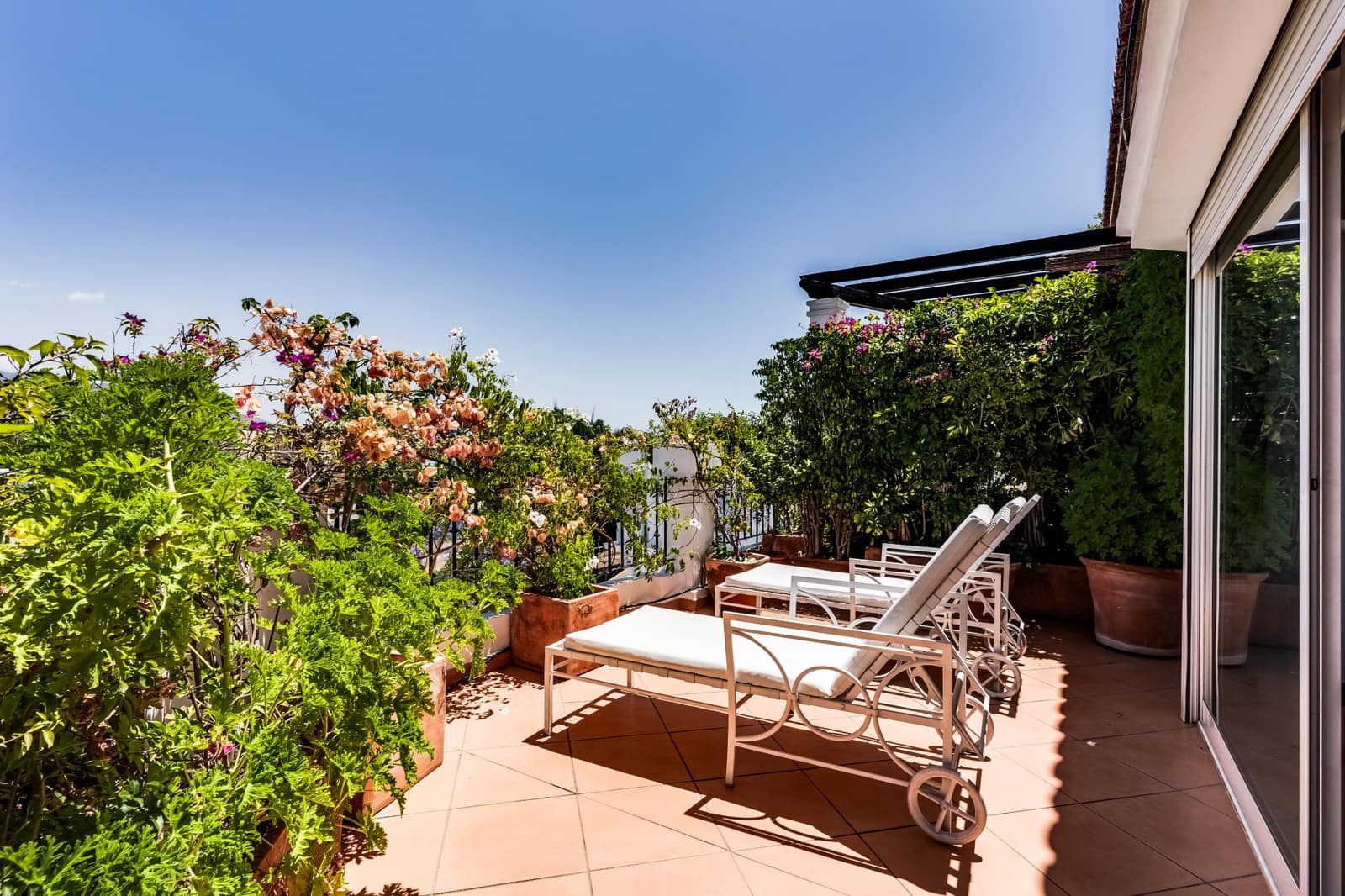 3 soveværelse Penthouse til salg i Nueva Andalucia med swimmingpool garage - € 1.750.000 (Ref: 9848605)