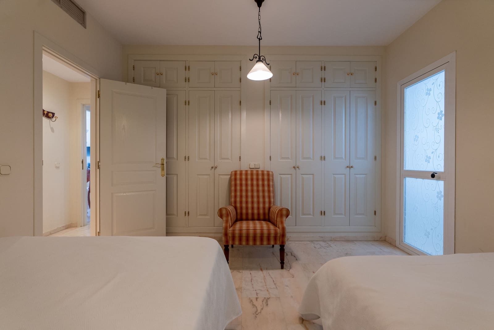 3 bedroom Flat for sale in Estepona - € 950,000 (Ref: 9848606)