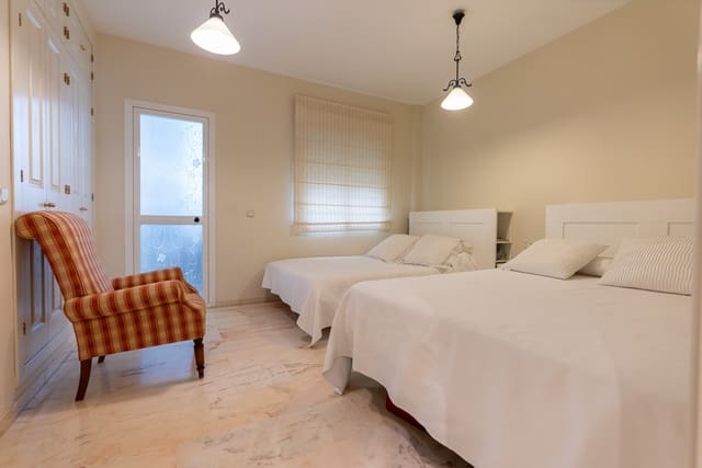 3 bedroom Flat for sale in Centro, Estepona - € 950,000 (Ref: 9848606)