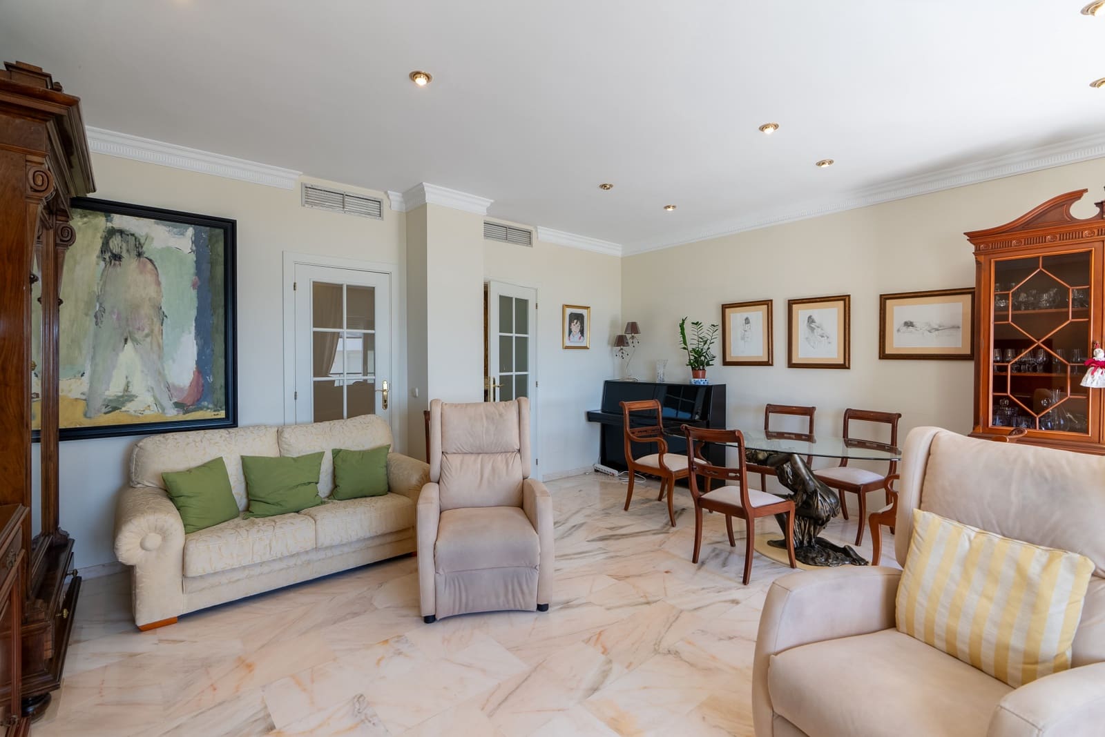 3 bedroom Flat for sale in Estepona - € 950,000 (Ref: 9848606)