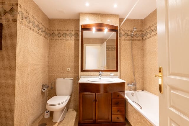 3 bedroom Flat for sale in Centro, Estepona - € 950,000 (Ref: 9848606)