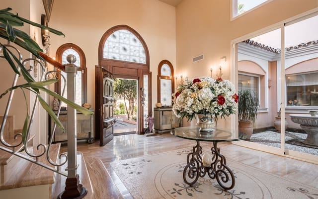 8 sypialnia Willa na sprzedaż w El Velerín, Estepona z basenem garażem - 6 800 000 € (Ref: 9848610)