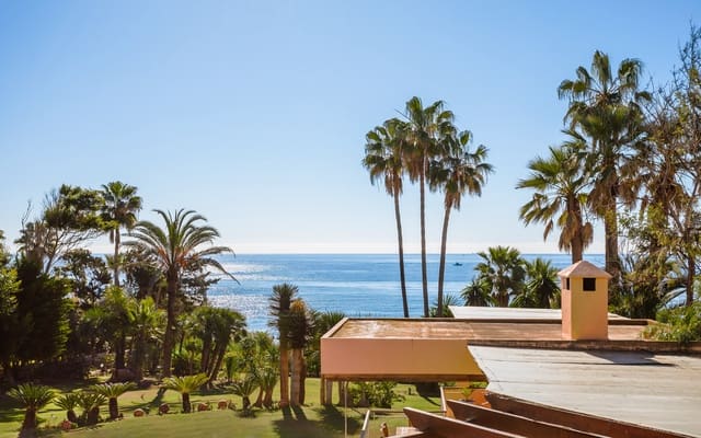 8 sypialnia Willa na sprzedaż w El Velerín, Estepona z basenem garażem - 6 800 000 € (Ref: 9848610)