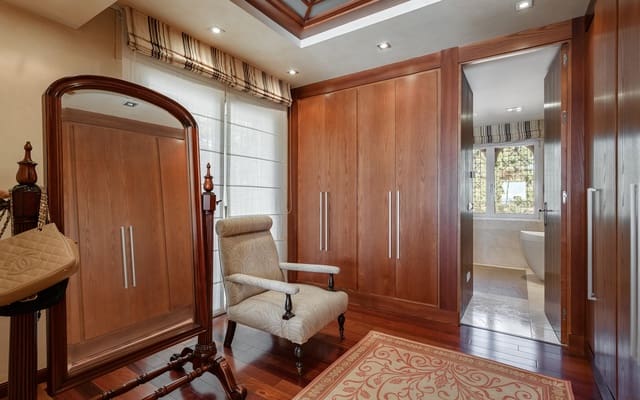 8 sypialnia Willa na sprzedaż w El Velerín, Estepona z basenem garażem - 6 800 000 € (Ref: 9848610)