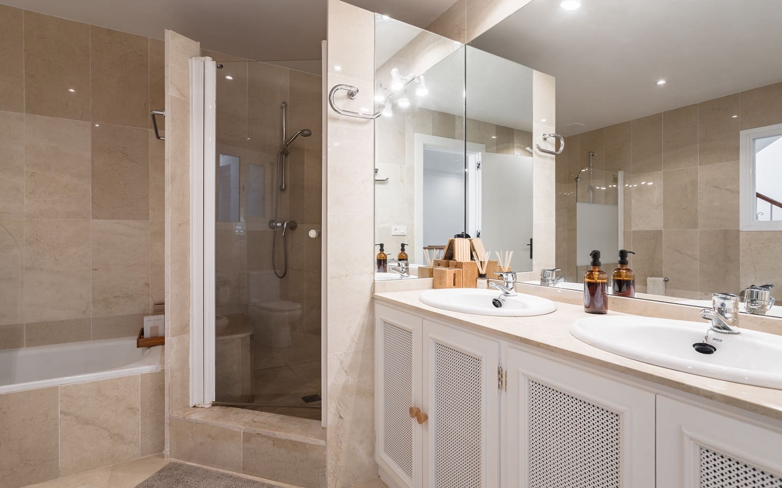 4 slaapkamer Huis te koop in Benahavis met garage - € 875.000 (Ref: 9848612)