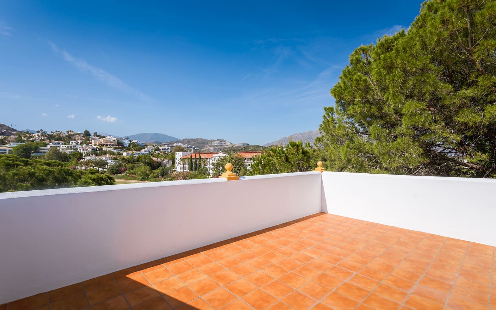 4 slaapkamer Huis te koop in Benahavis met garage - € 875.000 (Ref: 9848612)