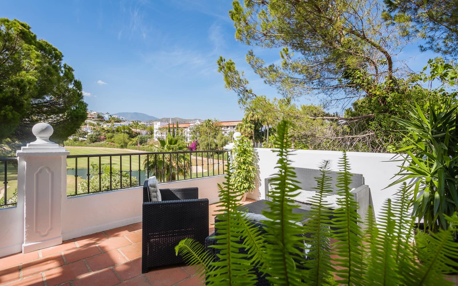 4 slaapkamer Huis te koop in Benahavis met garage - € 875.000 (Ref: 9848612)
