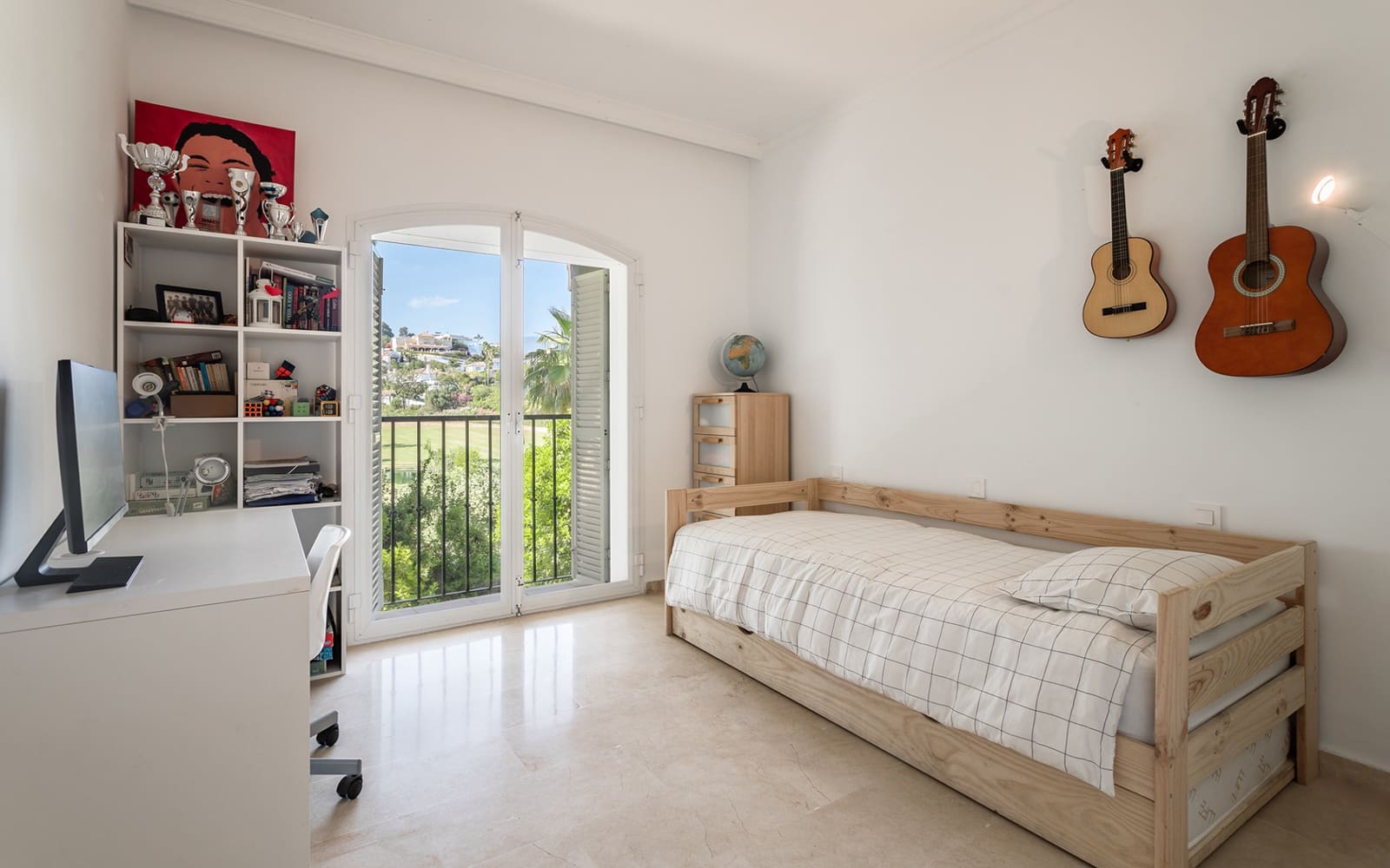 4 bedroom Townhouse for sale in Benahavis with garage - € 875,000 (Ref: 9848612)