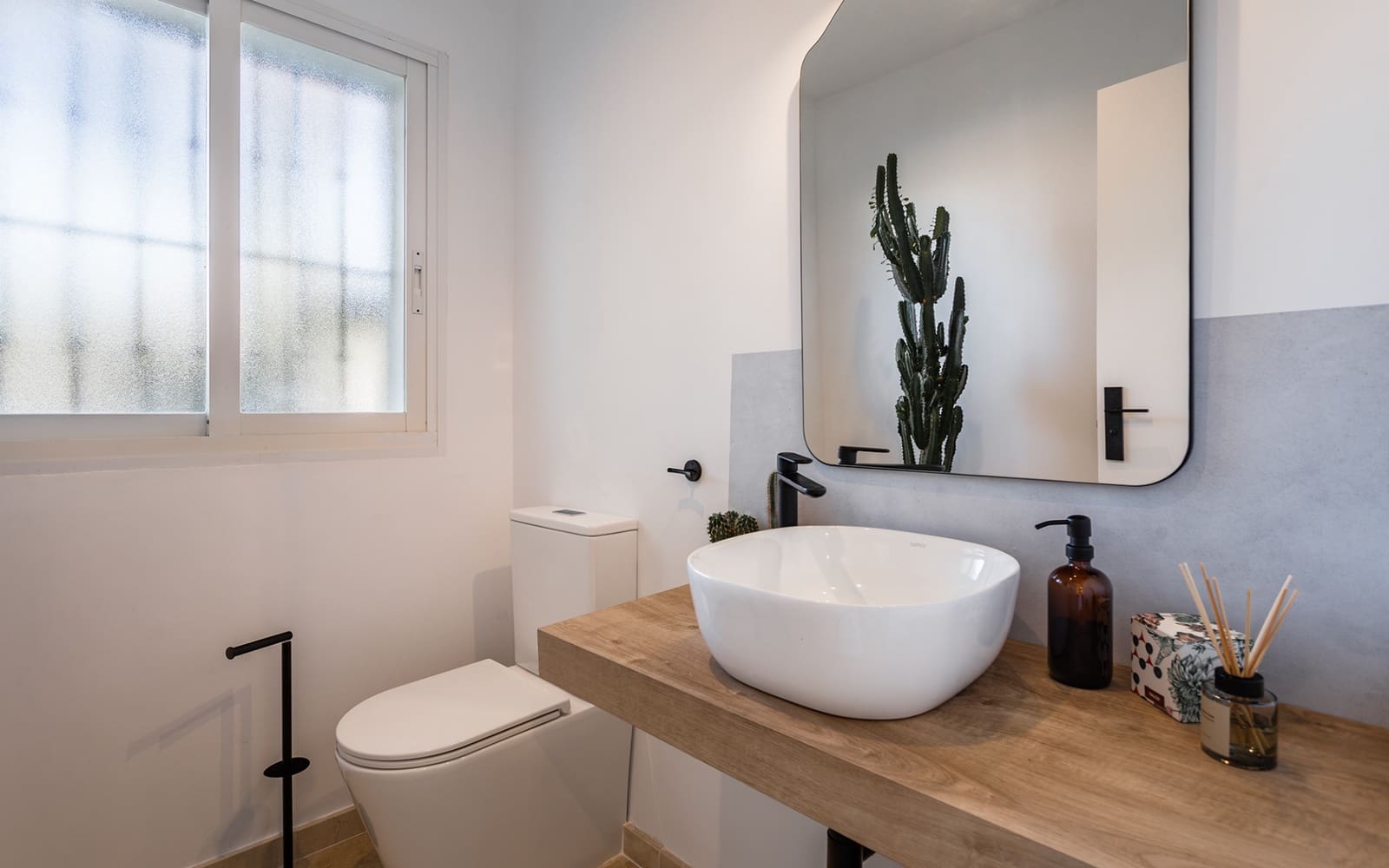 4 bedroom Townhouse for sale in Benahavis with garage - € 875,000 (Ref: 9848612)