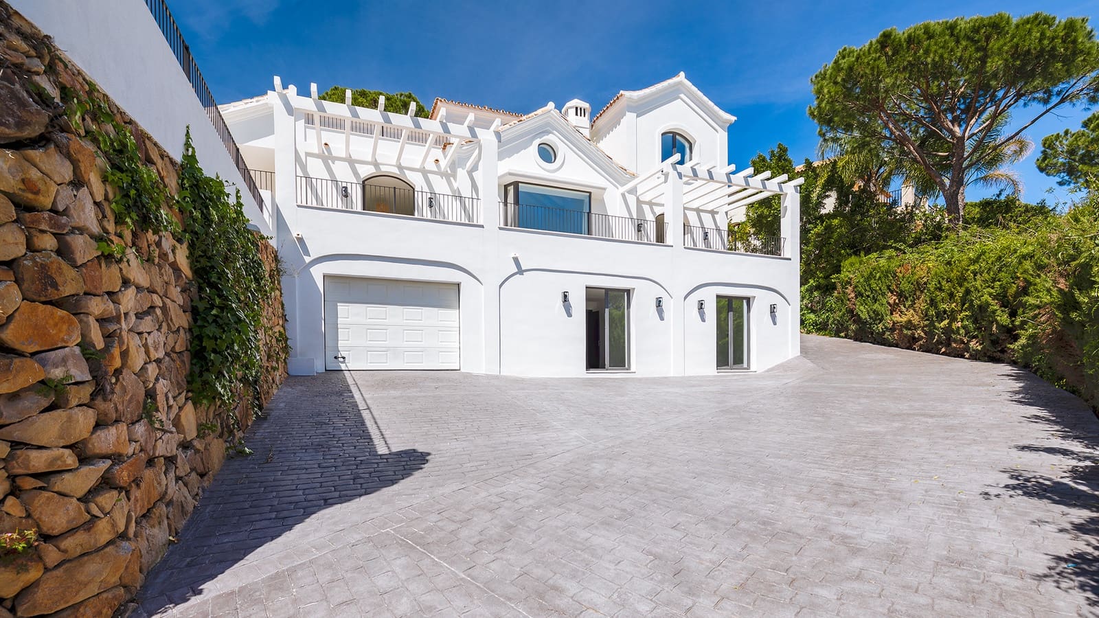 5 bedroom Villa for sale in El Madronal with pool garage - € 3,985,000 (Ref: 9848613)