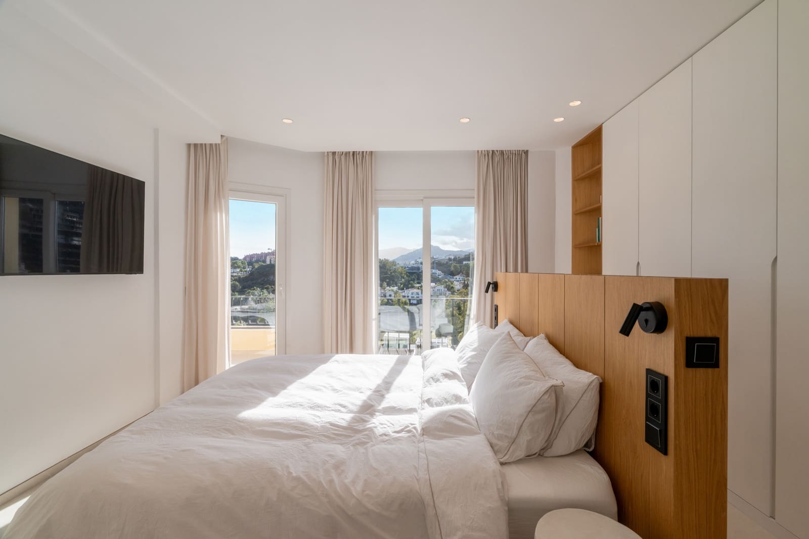3 bedroom Penthouse for sale in Benahavis with pool garage - € 1,150,000 (Ref: 9848616)