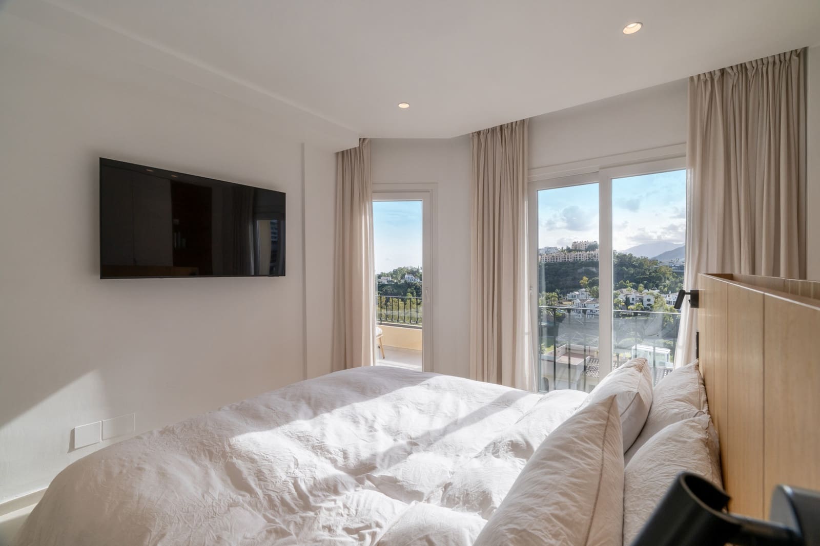 3 bedroom Penthouse for sale in Benahavis with pool garage - € 1,150,000 (Ref: 9848616)