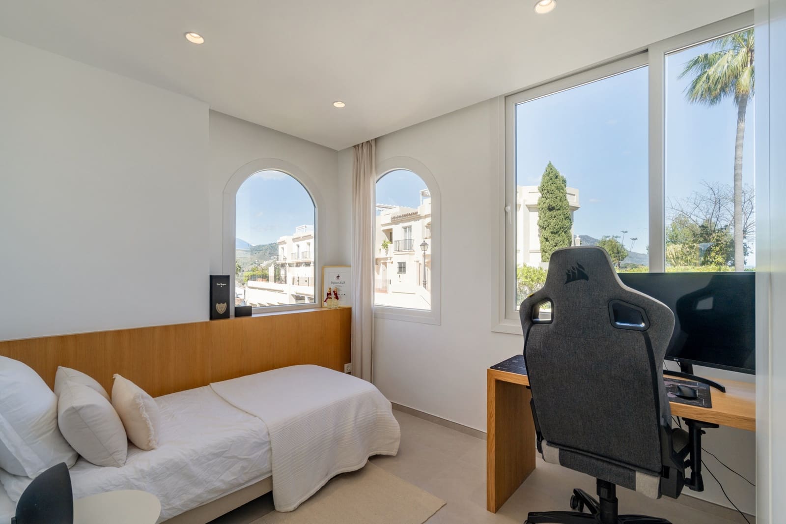 3 bedroom Penthouse for sale in Benahavis with pool garage - € 1,150,000 (Ref: 9848616)