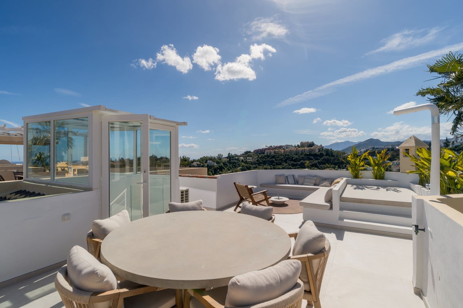 3 bedroom Penthouse for sale in Benahavis with pool garage - € 1,150,000 (Ref: 9848616)