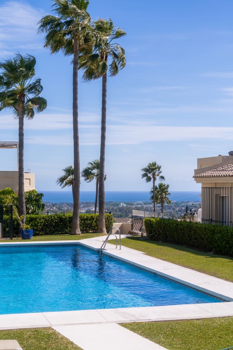 3 bedroom Penthouse for sale in Benahavis with pool garage - € 1,150,000 (Ref: 9848616)