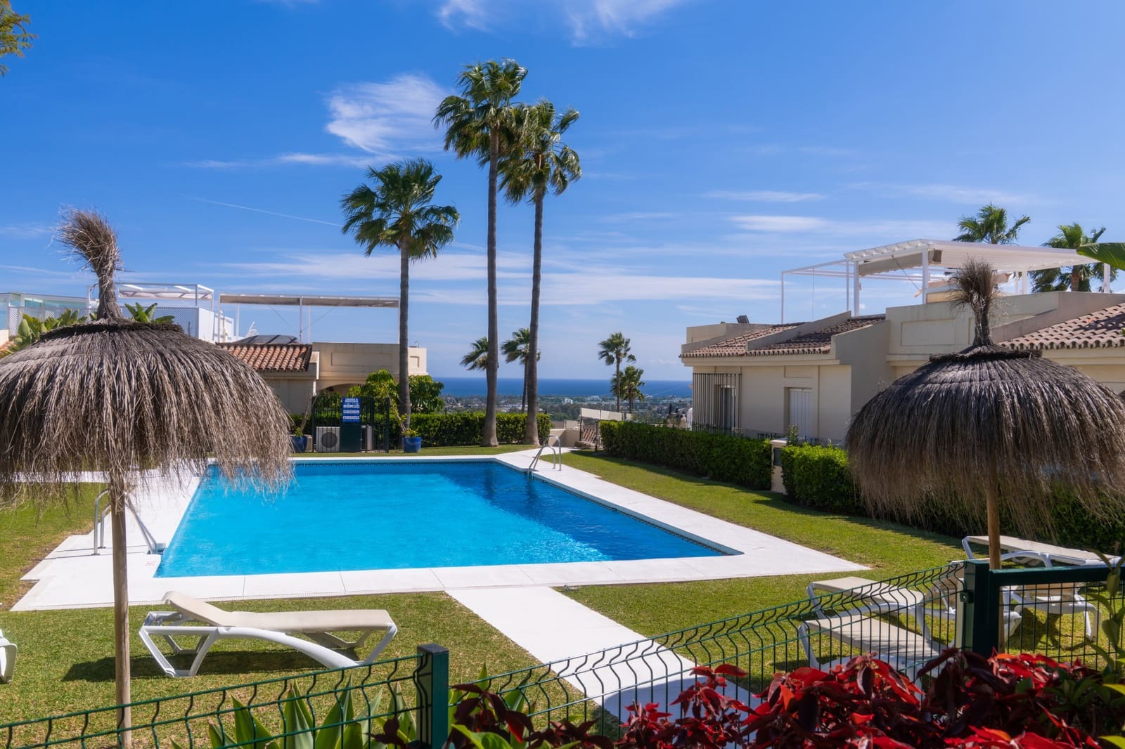 3 bedroom Penthouse for sale in Benahavis with pool garage - € 1,150,000 (Ref: 9848616)