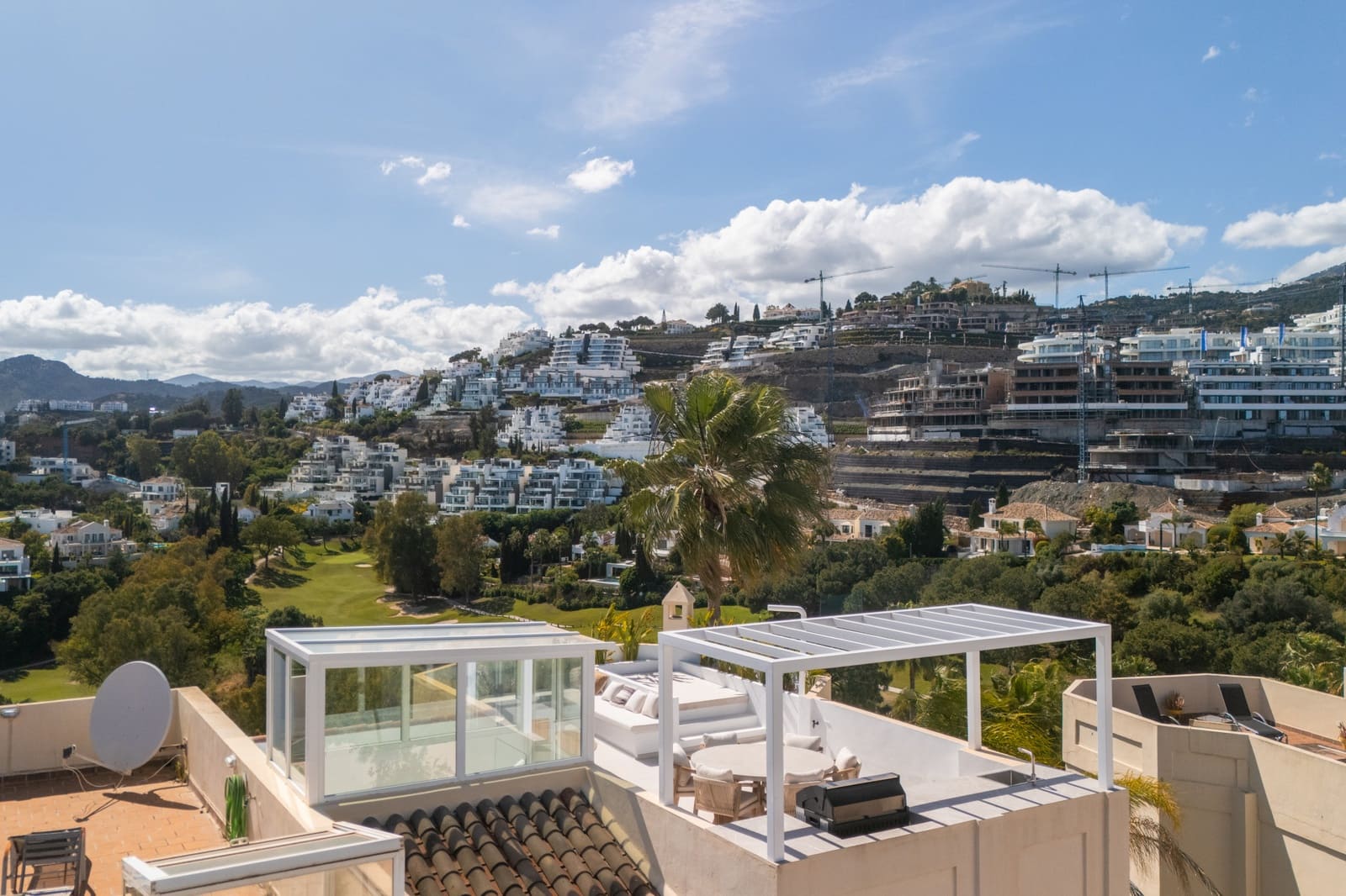 3 bedroom Penthouse for sale in Benahavis with pool garage - € 1,150,000 (Ref: 9848616)