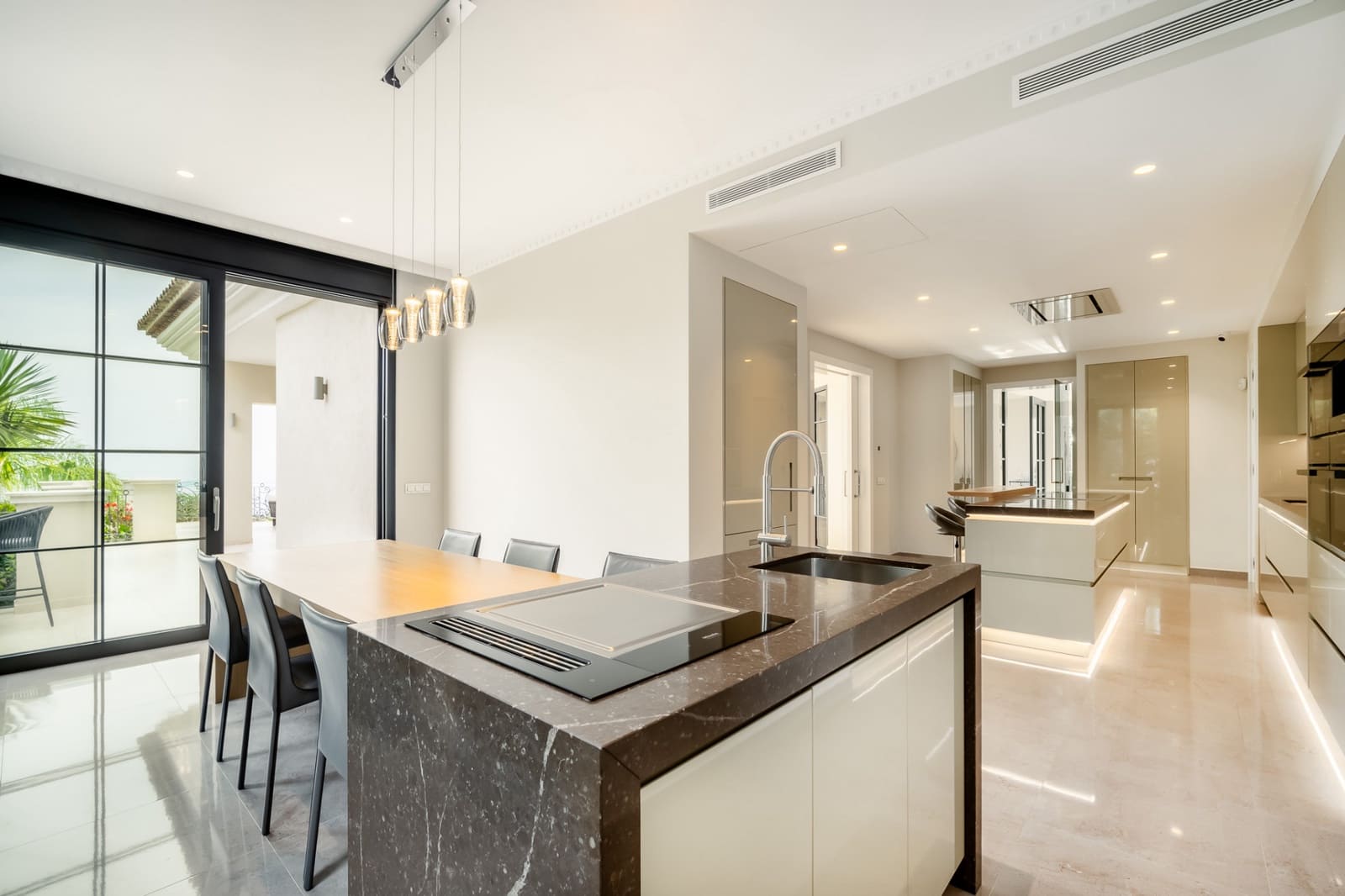 Chalet de 6 habitaciones en Marbella en venta con piscina garaje - 10.500.000 € (Ref: 9848625)