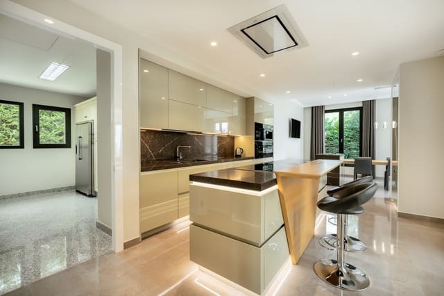 Chalet de 6 habitaciones en Sierra Blanca, Marbella en venta con piscina garaje - 10.500.000 € (Ref: 9848625)