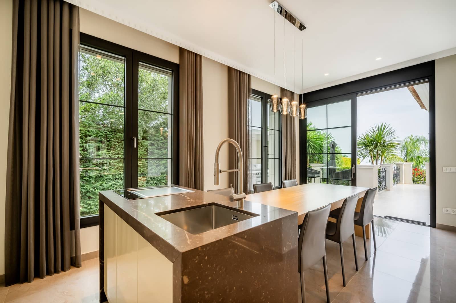 Chalet de 6 habitaciones en Marbella en venta con piscina garaje - 10.500.000 € (Ref: 9848625)