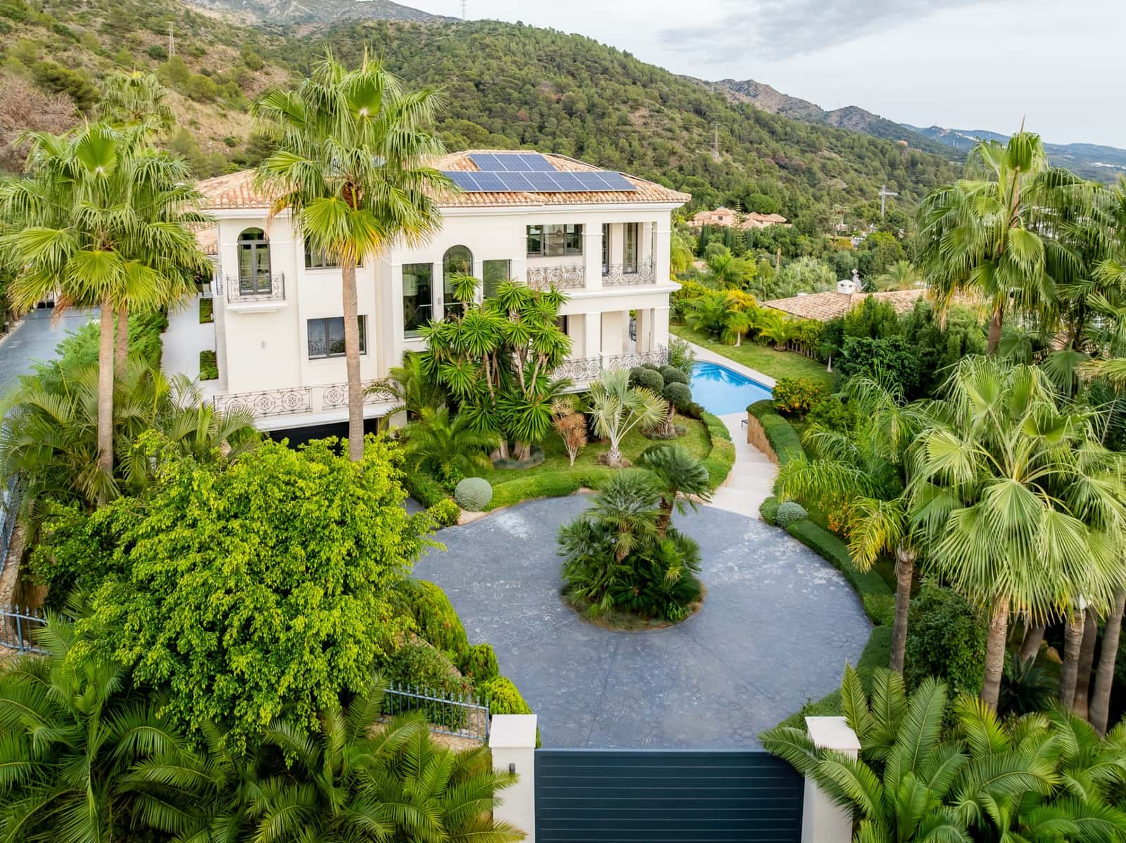 Chalet de 6 habitaciones en Marbella en venta con piscina garaje - 10.500.000 € (Ref: 9848625)