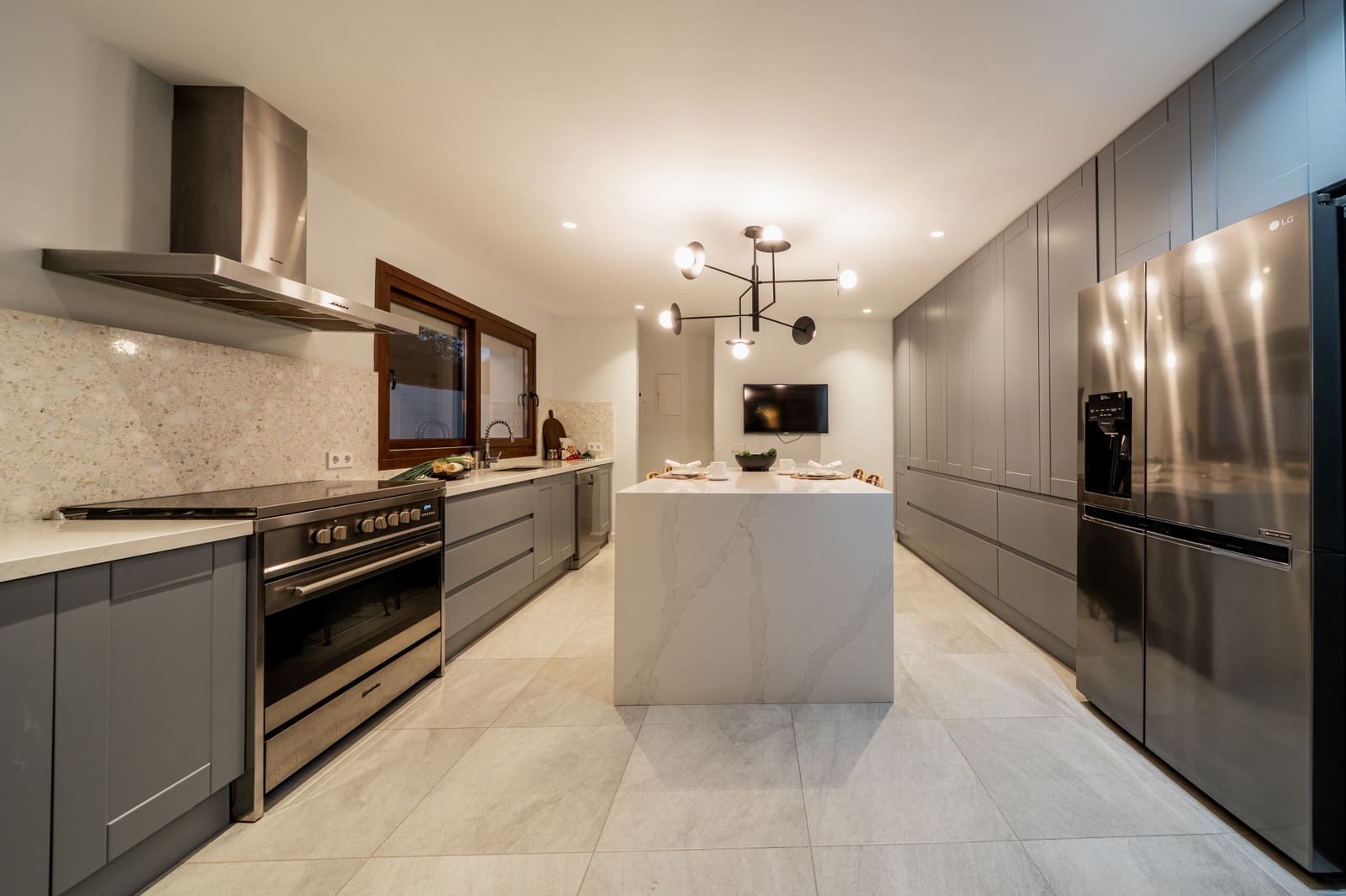 5 chambre Villa/Maison à vendre à New Golden Mile avec piscine garage - 2 195 000 € (Ref: 9848627)
