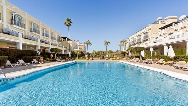 3 chambre Penthouse à vendre à Aloha Golf, Marbella avec piscine garage - 770 000 € (Ref: 9848630)