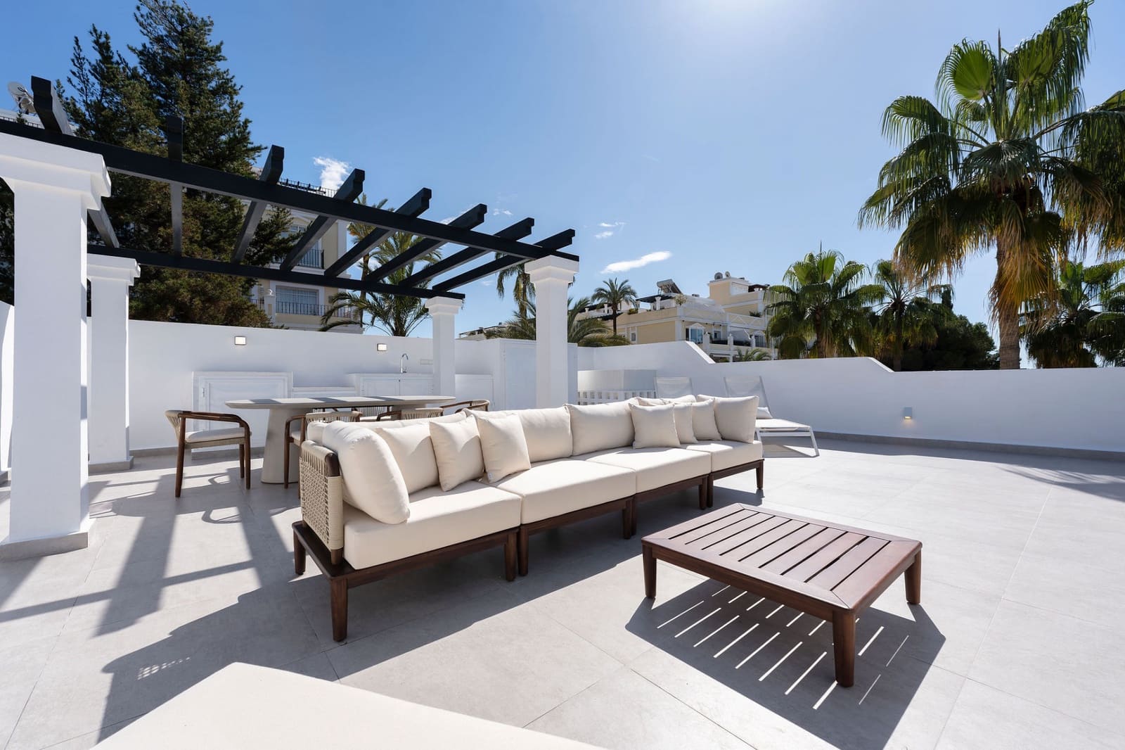 3 chambre Penthouse à vendre à Marbella avec piscine garage - 770 000 € (Ref: 9848630)