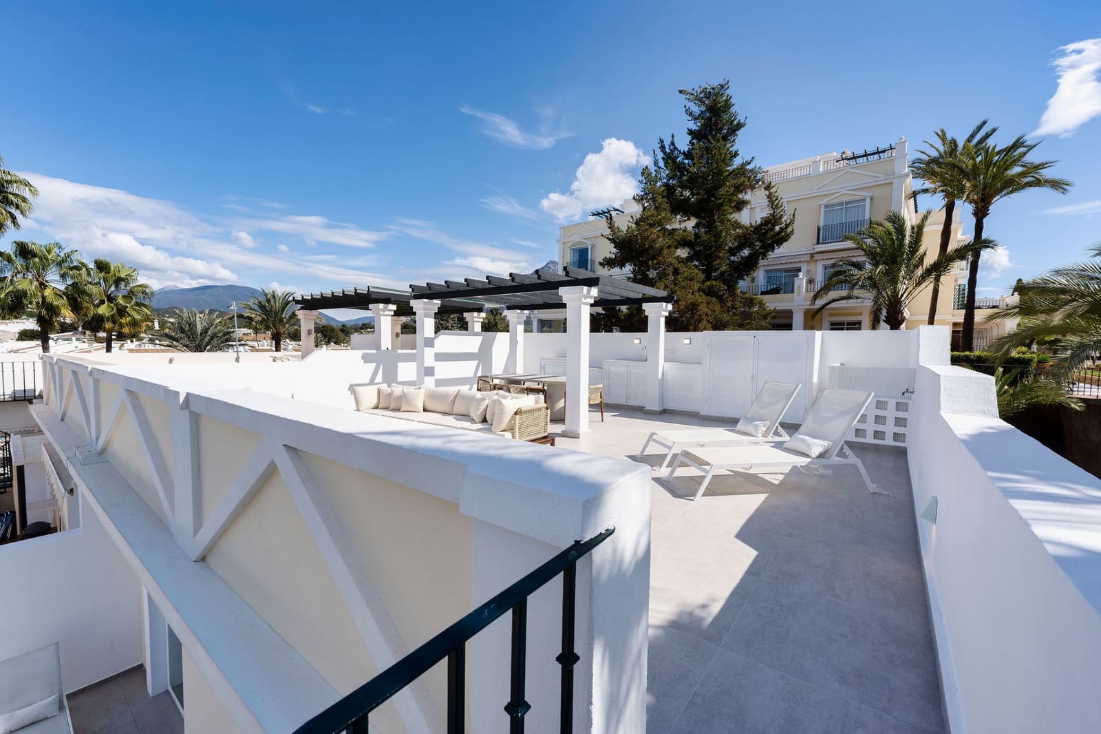 3 chambre Penthouse à vendre à Marbella avec piscine garage - 770 000 € (Ref: 9848630)