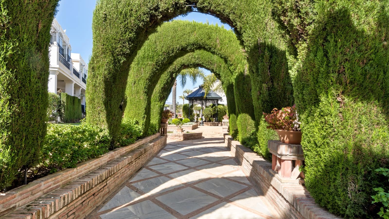 Ático de 3 habitaciones en Marbella en venta con piscina garaje - 749.000 € (Ref: 9848630)