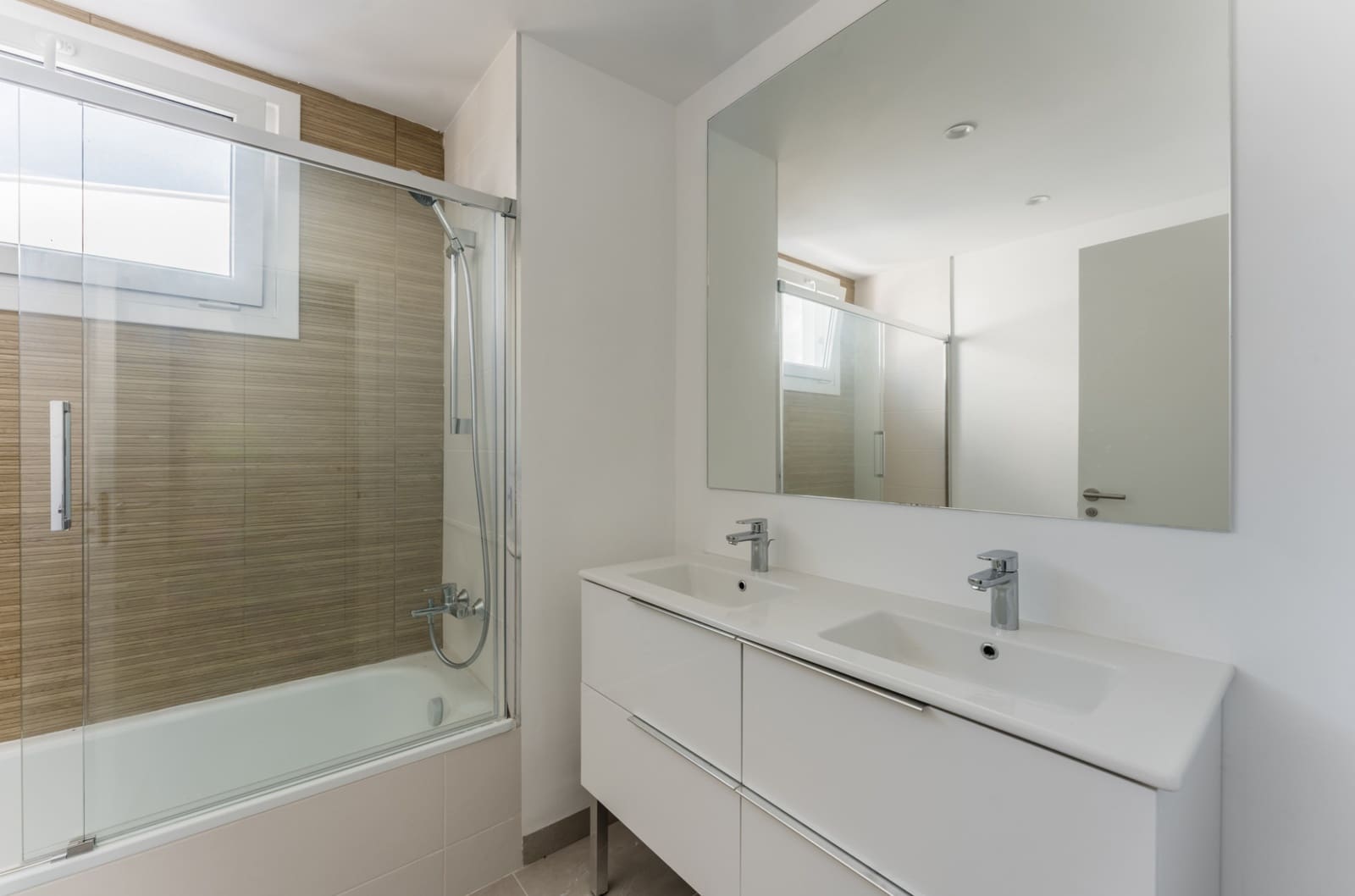3 quarto Penthouse para venda em Estepona com piscina garagem - 695 000 € (Ref: 9848631)