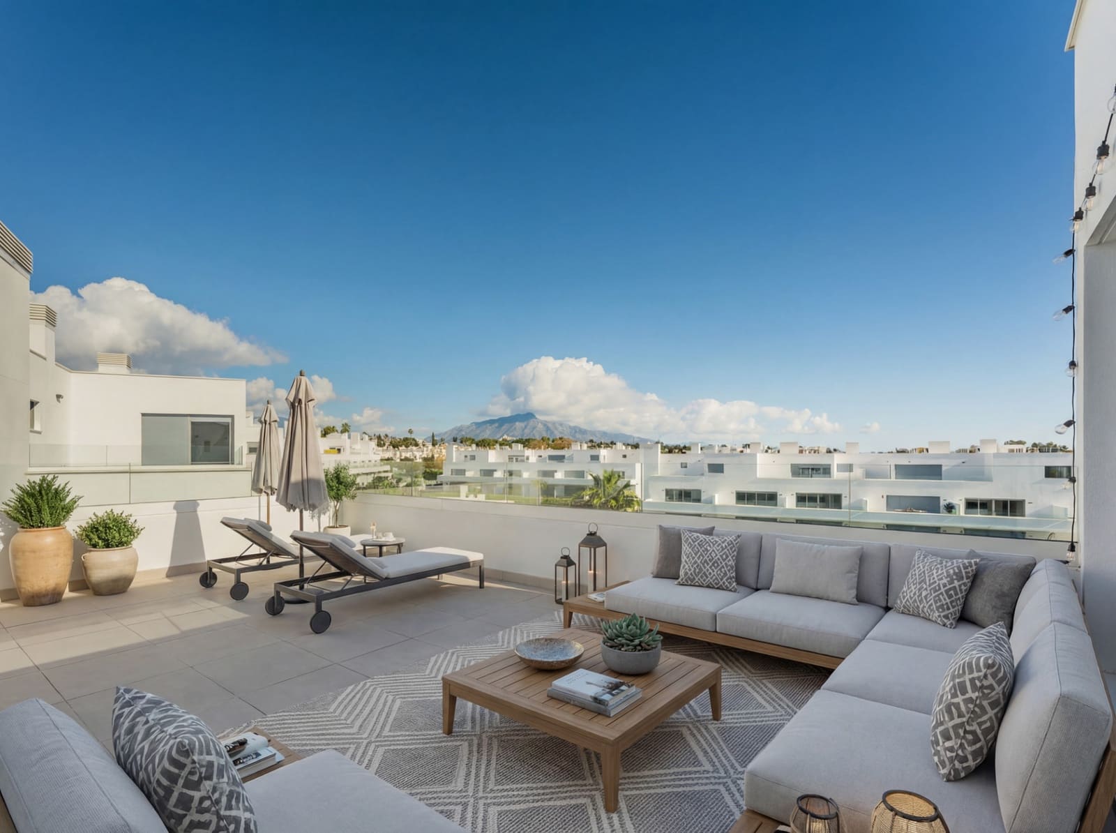 3 quarto Penthouse para venda em Estepona com piscina garagem - 695 000 € (Ref: 9848631)