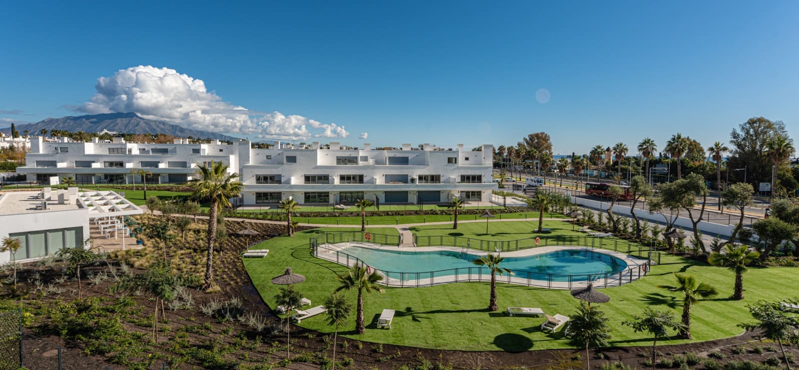3 quarto Penthouse para venda em Estepona com piscina garagem - 695 000 € (Ref: 9848631)