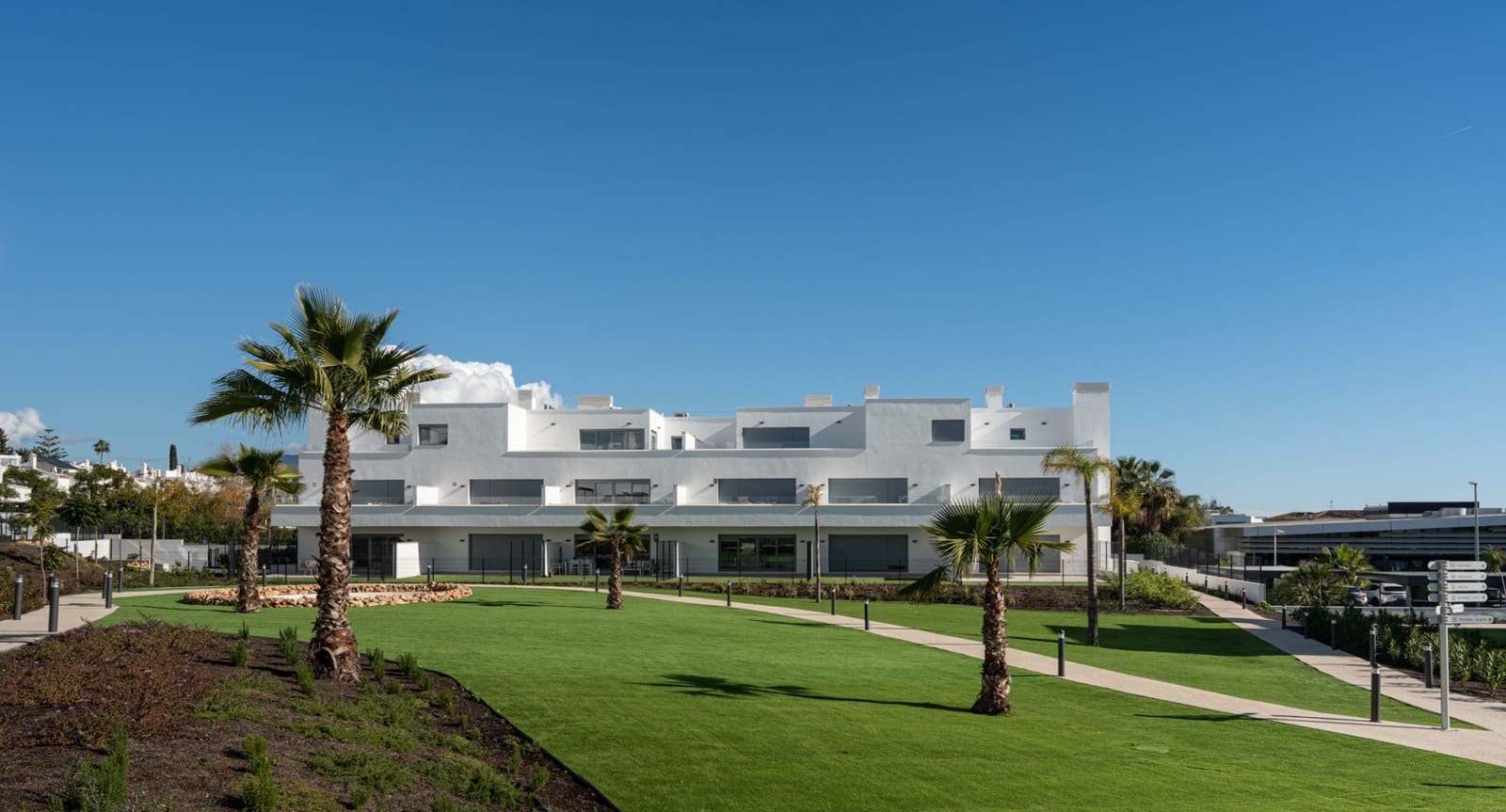 3 quarto Penthouse para venda em Estepona com piscina garagem - 695 000 € (Ref: 9848631)