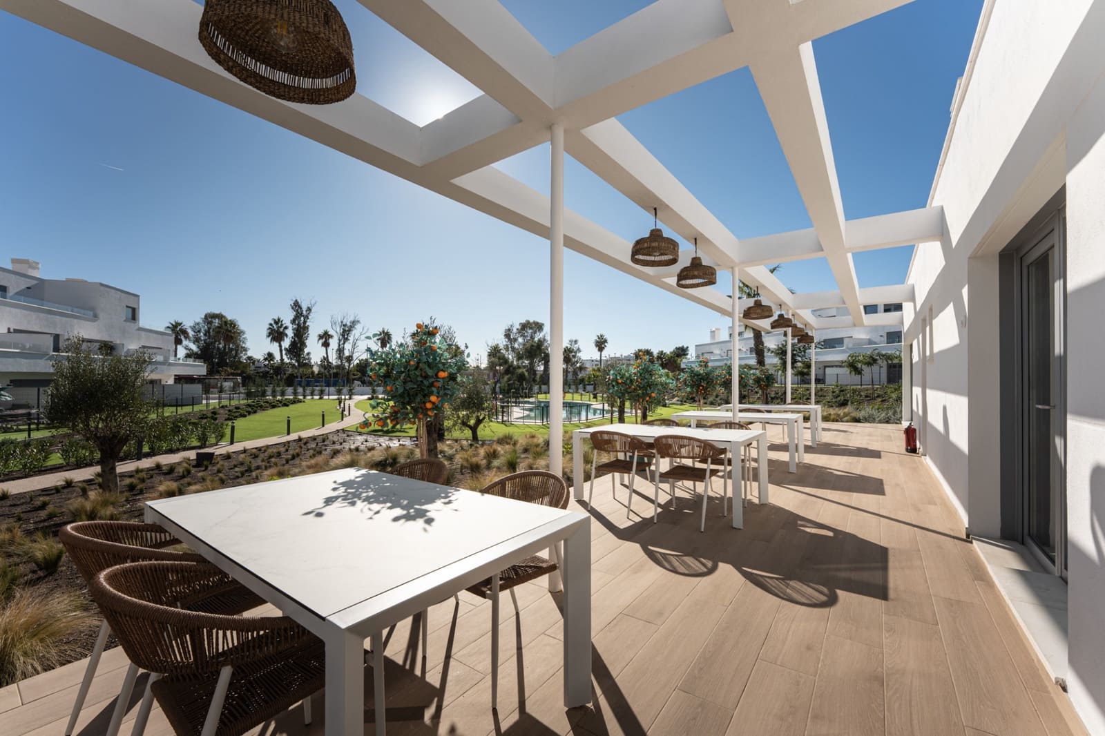 3 quarto Penthouse para venda em Estepona com piscina garagem - 695 000 € (Ref: 9848631)