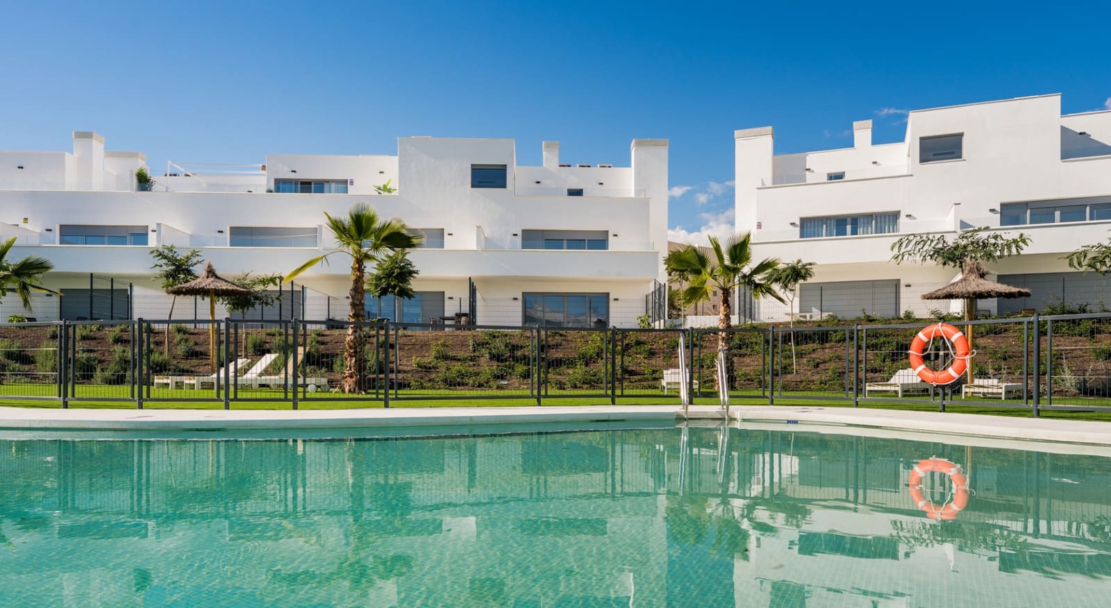 3 quarto Penthouse para venda em Estepona com piscina garagem - 695 000 € (Ref: 9848631)