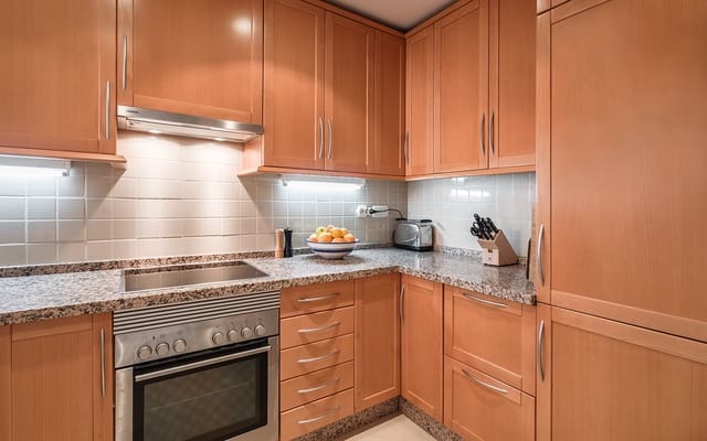 2 sypialnia Apartament na sprzedaż w Los Arqueros - Puerto del Almendro, Benahavís z basenem garażem - 495 000 € (Ref: 9848637)