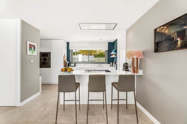 3 quarto Apartamento para venda em Bahía de Marbella, Marbella com piscina garagem - 1 500 000 € (Ref: 9848648)