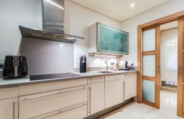 2 soverom Leilighet til salgs i Sierra Blanca, Marbella med svømmebasseng garasje - € 1 080 000 (Ref: 9848652)