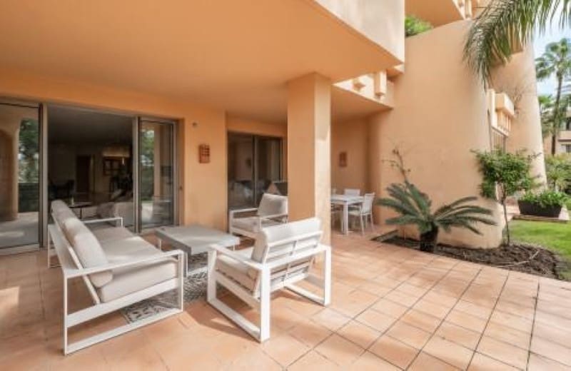 2 soverom Leilighet til salgs i Marbella med svømmebasseng garasje - € 1 080 000 (Ref: 9848652)