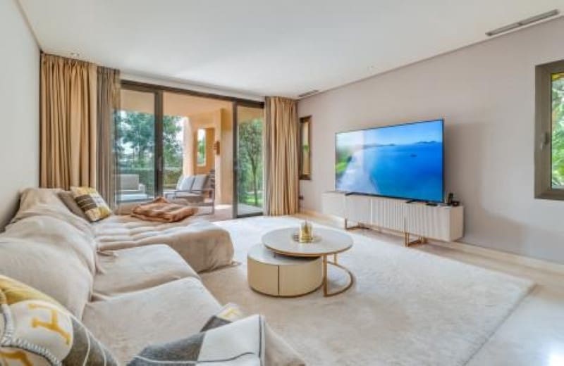 2 soverom Leilighet til salgs i Marbella med svømmebasseng garasje - € 1 080 000 (Ref: 9848652)