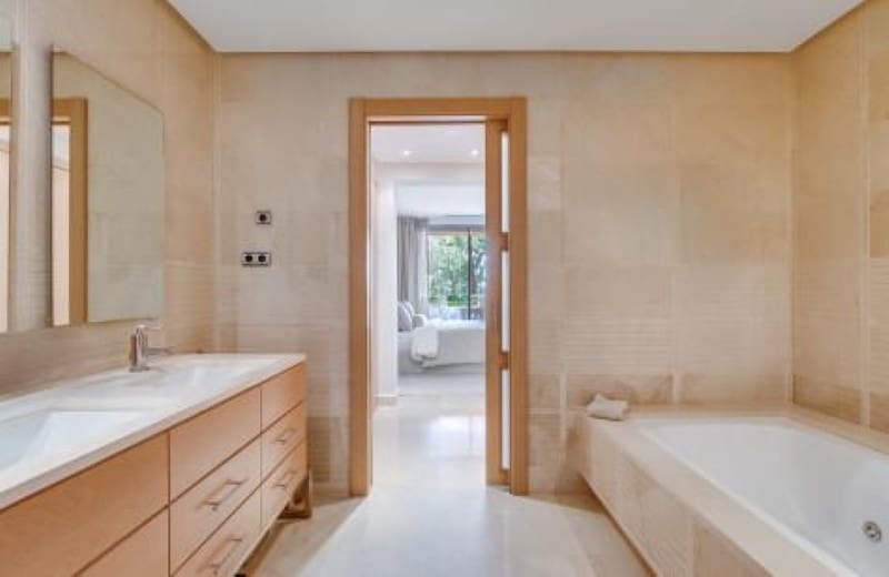 2 soverom Leilighet til salgs i Marbella med svømmebasseng garasje - € 1 080 000 (Ref: 9848652)
